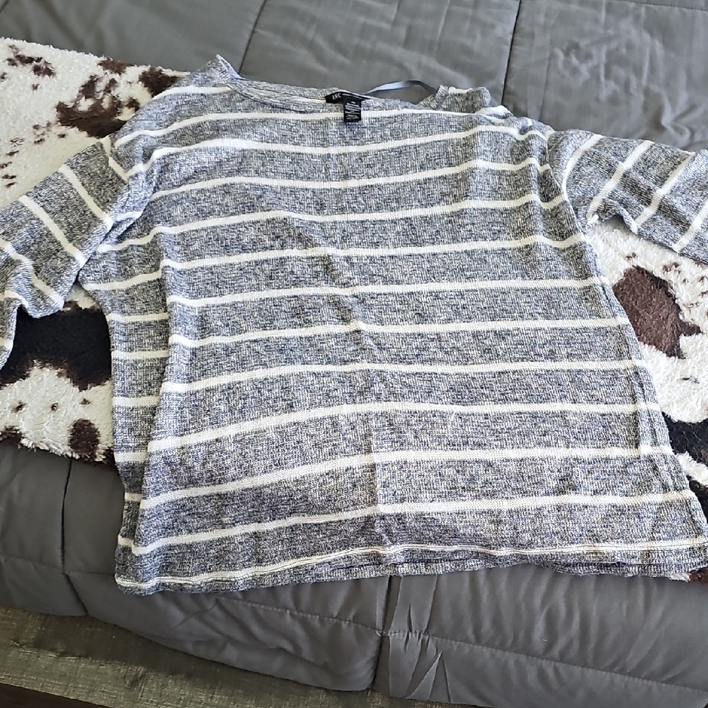 INC International Concepts Gray and White Knit Top